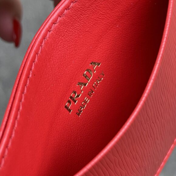 Prada Card Holder Vitello Move Red And Gold 3 Cc - Picture 9 of 11